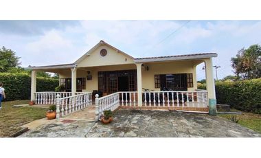 Venta de casalote de 1650 M2 en 680 mill en La Mesa Cund