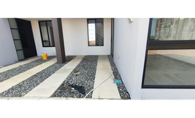 Venta de casa para estrenar de 110 M2 en 319 mill en La Mesa Cund