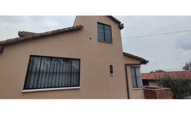 Venta de casa campestre de 1900 M2 en 729 mill en La Mesa Cund.