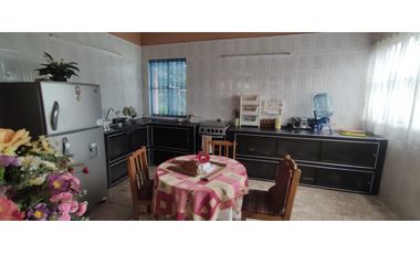 Venta de casa campestre de 1900 M2 en 729 mill en La Mesa Cund.