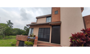 Venta de casa campestre de 1900 M2 en 729 mill en La Mesa Cund.