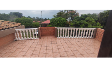 Venta de casa campestre de 1900 M2 en 729 mill en La Mesa Cund.