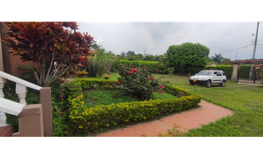 Venta de casa campestre de 1900 M2 en 729 mill en La Mesa Cund.