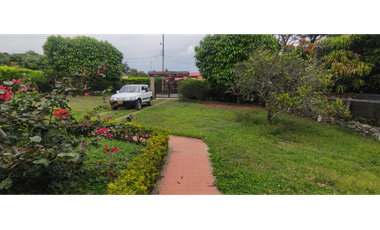 Venta de casa campestre de 1900 M2 en 729 mill en La Mesa Cund.