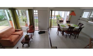 Venta casa campestre urbana de 250 M2 en 699 mill en La Mesa Cund