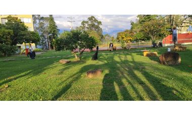 Lindo apartamento de 87 M2 en 420 mill en La Mesa Cund, con vista