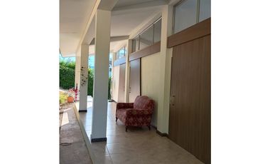 Venta de casa campestre de 2500 m2 en La Mesa Cund.
