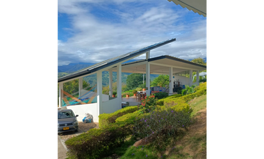 Venta de casa campestre de 2500 m2 en La Mesa Cund.