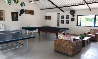 Venta de casa campestre de 2500 m2 en La Mesa Cund.