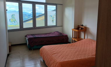 Venta de casa campestre de 2500 m2 en La Mesa Cund.