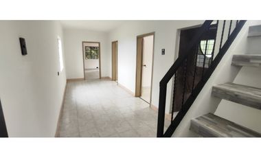 Venta de casa campestre de 800 M2 en La Mesa Cund, semi urbana.