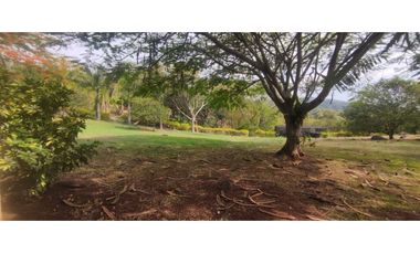 Casaquinta con piscina, 6500 M2 en 1399 mill en La Mesa CUND