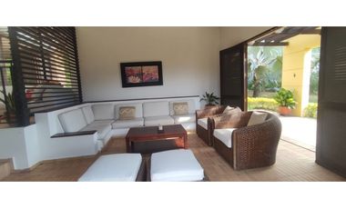 Casaquinta con piscina, 6500 M2 en 1399 mill en La Mesa CUND