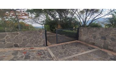 Casaquinta con piscina, 6500 M2 en 1399 mill en La Mesa CUND