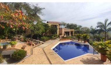 Casaquinta con piscina, 6500 M2 en 1399 mill en La Mesa CUND