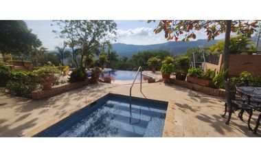 Casaquinta con piscina, 6500 M2 en 1399 mill en La Mesa CUND