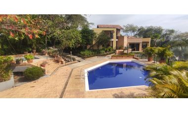 Casaquinta con piscina, 6500 M2 en 1399 mill en La Mesa CUND