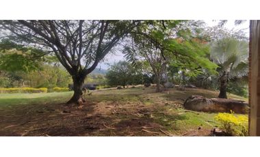 Casaquinta con piscina, 6500 M2 en 1399 mill en La Mesa CUND