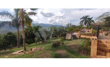 Casaquinta con piscina, 6500 M2 en 1399 mill en La Mesa CUND