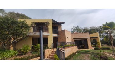 Casaquinta con piscina, 6500 M2 en 1399 mill en La Mesa CUND