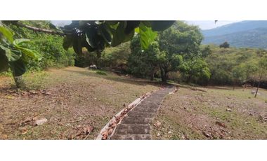 Casaquinta con piscina, 6500 M2 en 1399 mill en La Mesa CUND