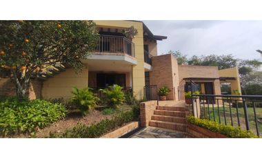 Casaquinta con piscina, 6500 M2 en 1399 mill en La Mesa CUND