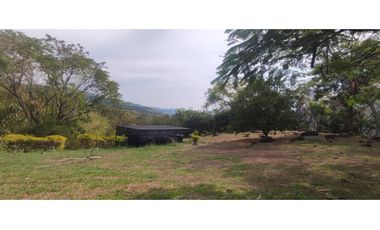 Casaquinta con piscina, 6500 M2 en 1399 mill en La Mesa CUND