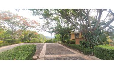 Casaquinta con piscina, 6500 M2 en 1399 mill en La Mesa CUND