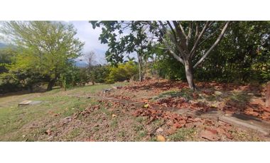 Casaquinta con piscina, 6500 M2 en 1399 mill en La Mesa CUND