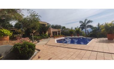 Casaquinta con piscina, 6500 M2 en 1399 mill en La Mesa CUND