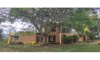 Casaquinta con piscina, 6500 M2 en 1399 mill en La Mesa CUND