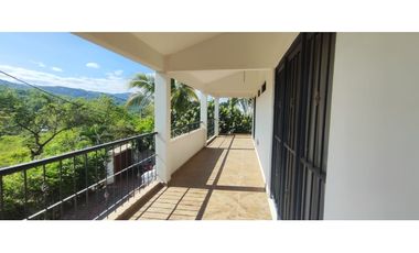 Casa campestre de 697 M2 en 1200 mill en San Joaquin, Ins de La Mesa