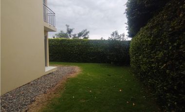 Casa campestre en Conjunto de 247 M2 en La Mesa Cund, en 610 mill