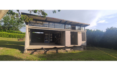 Se vende casa campestre de 144 M2 en 720 mill en La Mesa Cund.