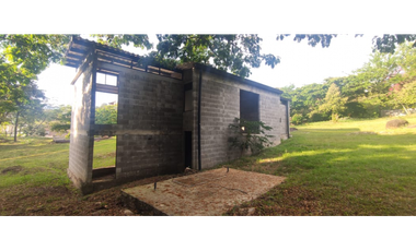 Se vende casa campestre de 144 M2 en 720 mill en La Mesa Cund.