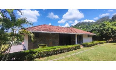 Casa campestre de 1997 M2 en Anapoima Cund, Col en condominio