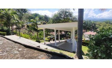 Casa campestre de 1997 M2 en Anapoima Cund, Col en condominio