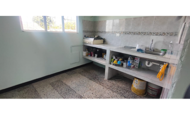 Casa comercial de 260 M2 en 580 millones en La Mesa Cund, COL