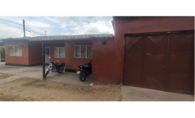 Casa comercial de 260 M2 en 580 millones en La Mesa Cund, COL