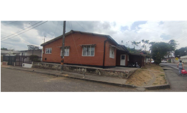 Casa comercial de 260 M2 en 580 millones en La Mesa Cund, COL