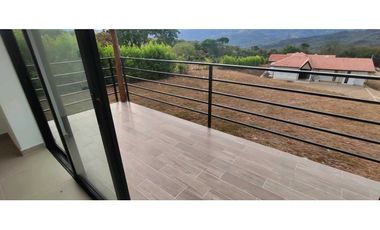 Casas campestres para estrenar en La Mesa Cund, 780 mill en 2000 M2.