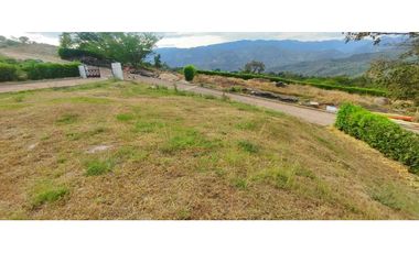 Casas campestres en La Mesa Cund, 1250 M2 en 890 millones.