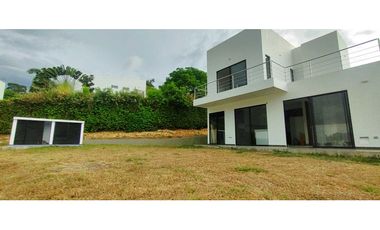 Casas campestres en La Mesa Cund, 1250 M2 en 890 millones.