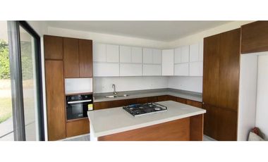 Casas campestres en La Mesa Cund, 1250 M2 en 890 millones.