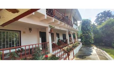 Hermosa casaquinta de 1920 en 790 mill en La  Esperanza, La Mesa Cund