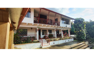 Hermosa casaquinta de 1920 en 790 mill en La  Esperanza, La Mesa Cund