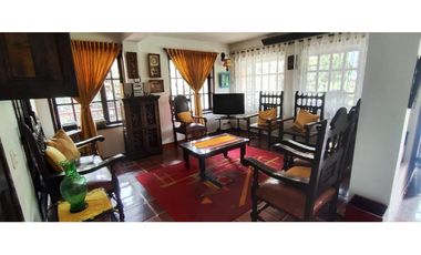 Hermosa casaquinta de 1920 en 790 mill en La  Esperanza, La Mesa Cund