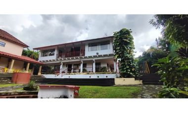 Hermosa casaquinta de 1920 en 790 mill en La  Esperanza, La Mesa Cund