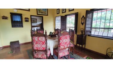 Hermosa casaquinta de 1920 en 790 mill en La  Esperanza, La Mesa Cund