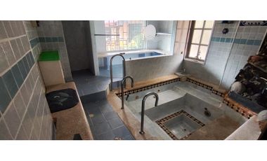 Hermosa casaquinta de 1920 en 790 mill en La  Esperanza, La Mesa Cund